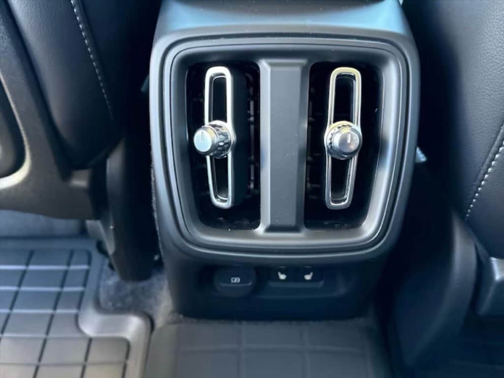 2026 Volvo XC40 Ultra - Photo 14