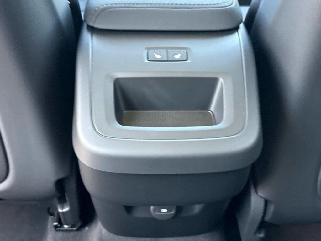 2026 Volvo XC60 Plus - Photo 14