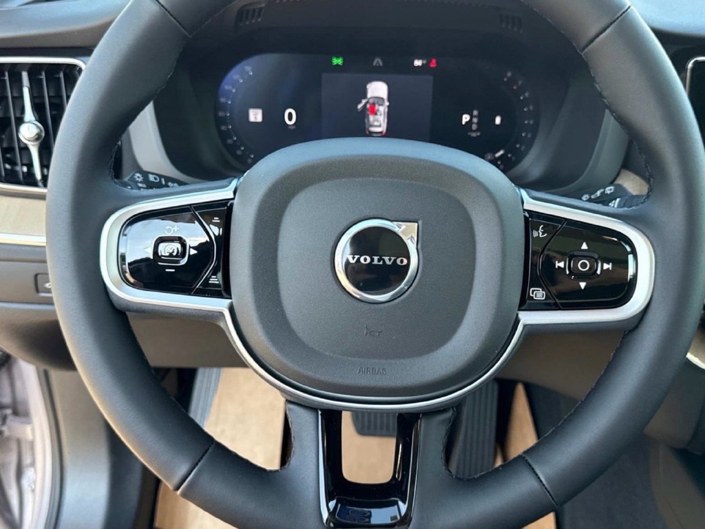 2026 Volvo XC60 Plus - Photo 20