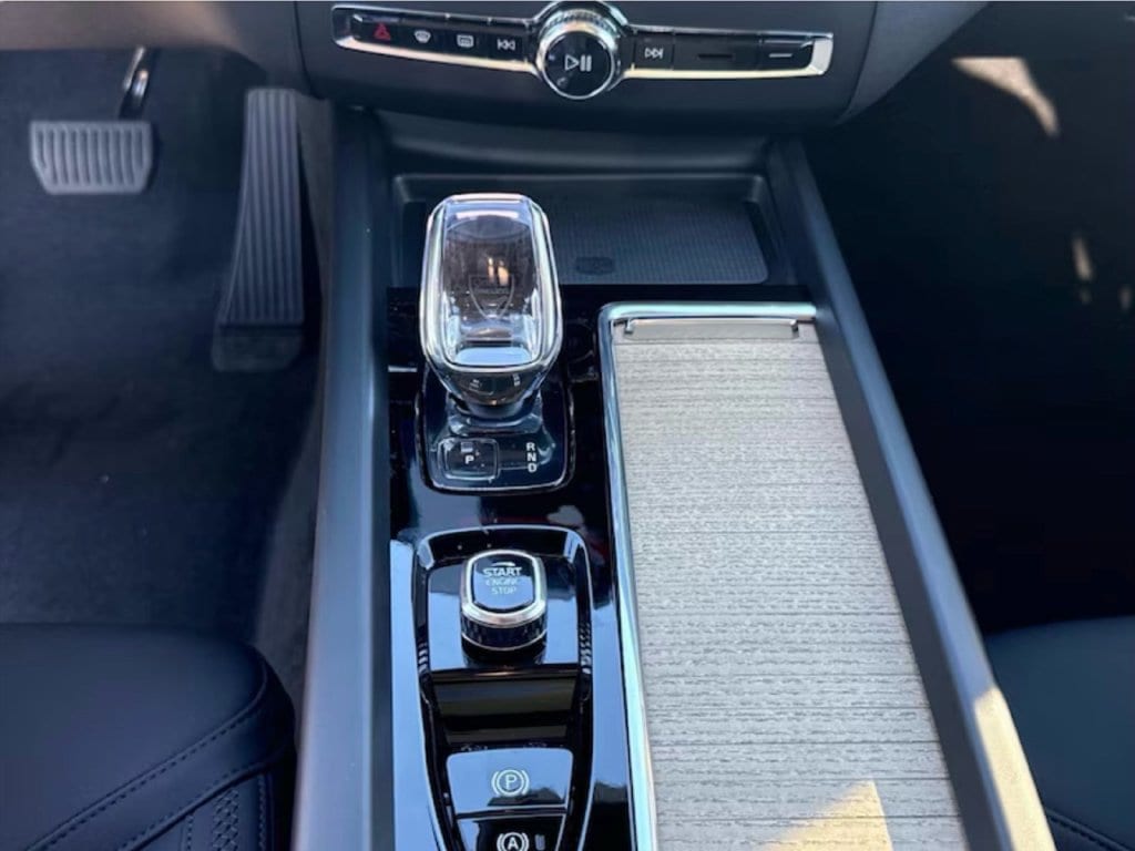 2026 Volvo XC60 Plus - Photo 16