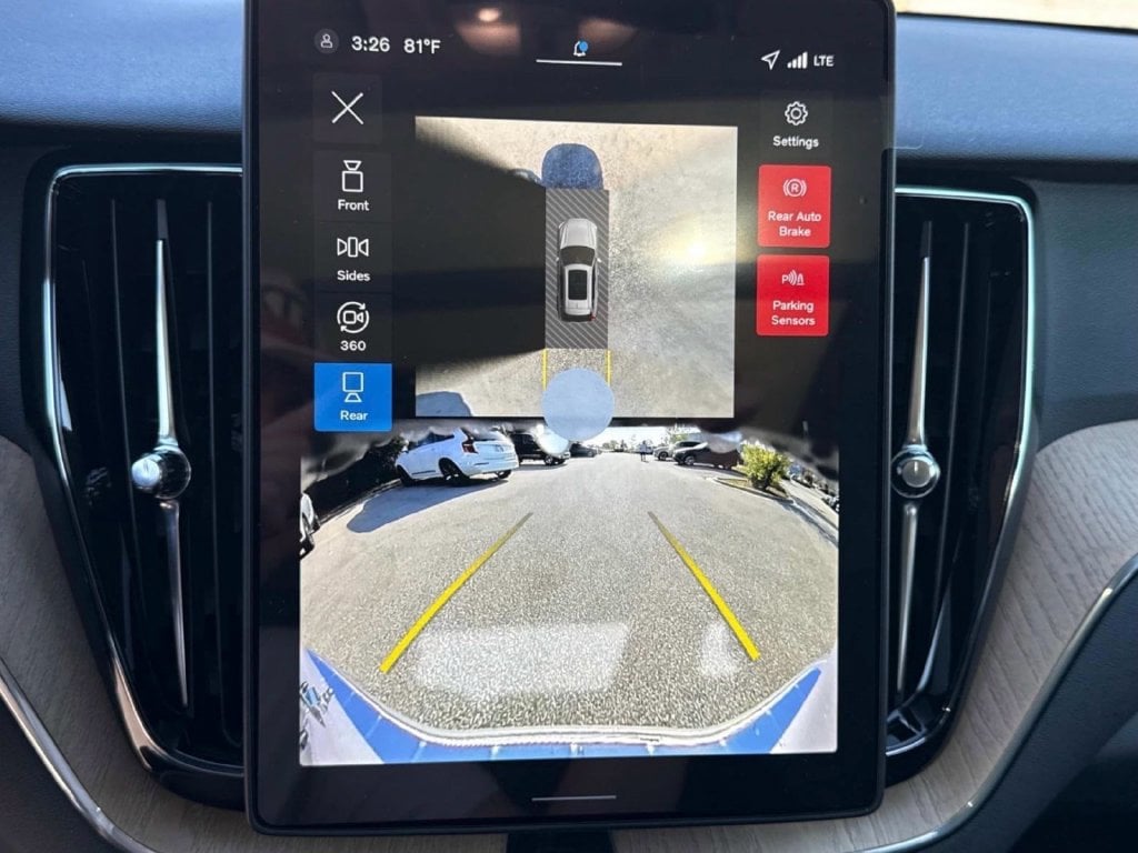 2026 Volvo XC60 Plus - Photo 17
