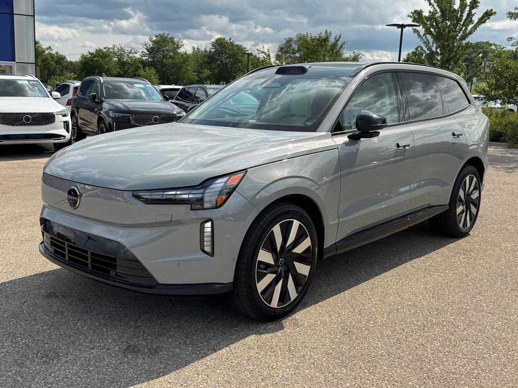 New 2025 Volvo EX90 Twin Motor Ultra 7-Seater AWD SUV for sale in Madison, WI