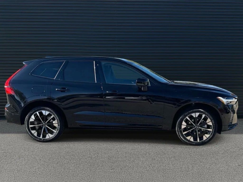 2026 Volvo XC60 Plus - Photo 2