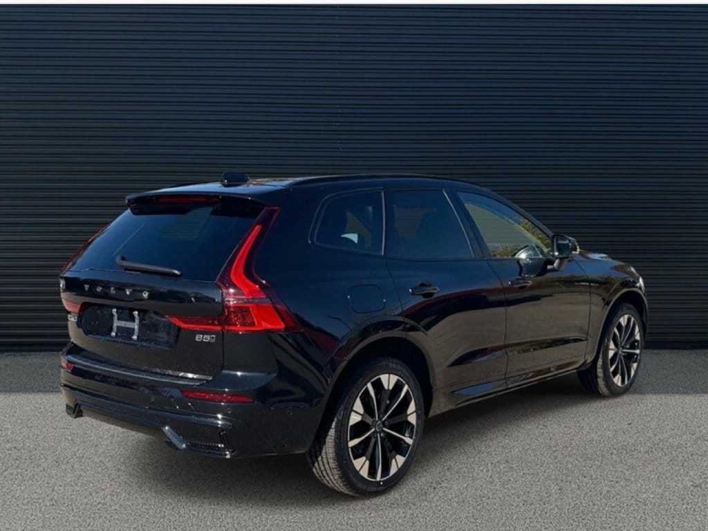 2026 Volvo XC60 Plus - Photo 3
