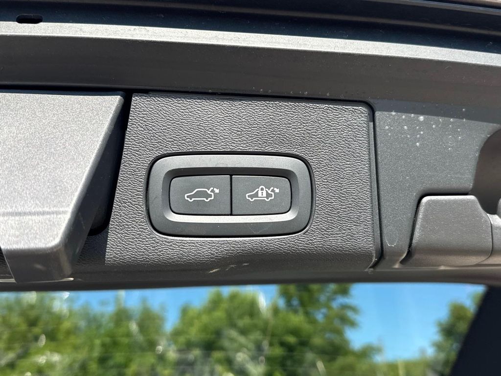 2026 Volvo XC60 Plus - Photo 6