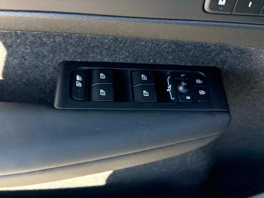 2026 Volvo XC40 Ultra - Photo 15