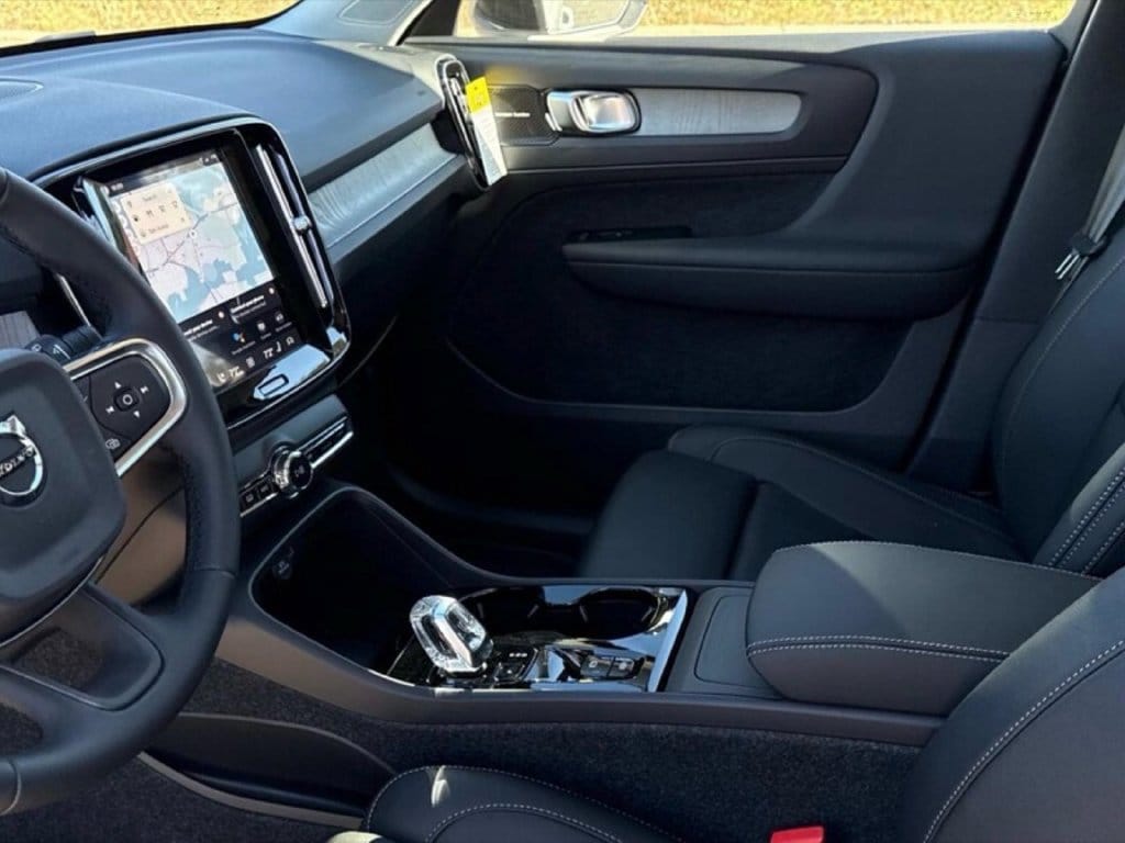 2026 Volvo XC40 Ultra - Photo 17