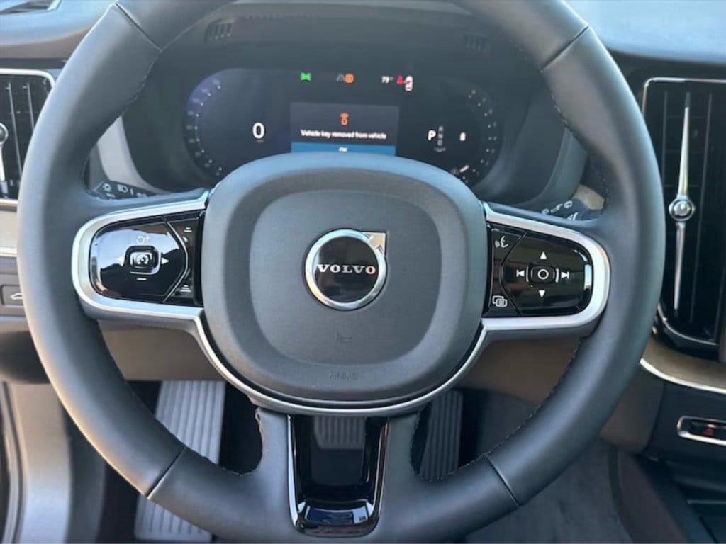 2026 Volvo XC60 Plus - Photo 18