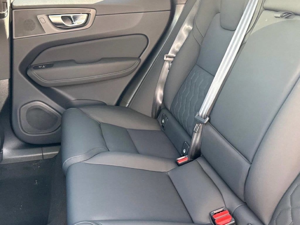 2026 Volvo XC60 Plus - Photo 12