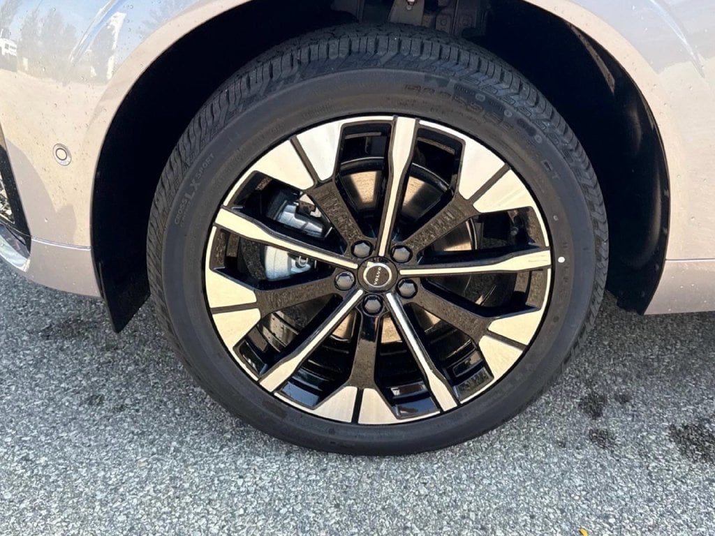 2026 Volvo XC60 Plus - Photo 10