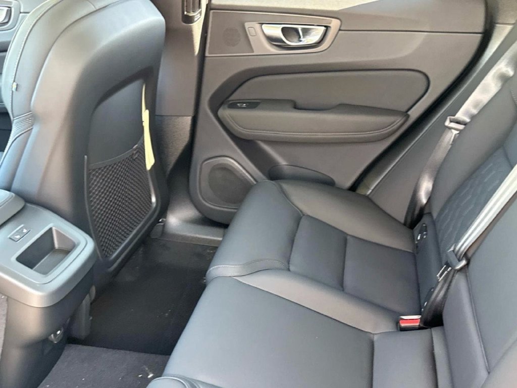 2026 Volvo XC60 Plus - Photo 11