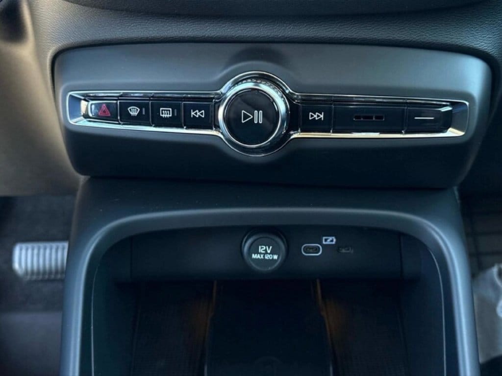 2026 Volvo XC40 Ultra - Photo 22