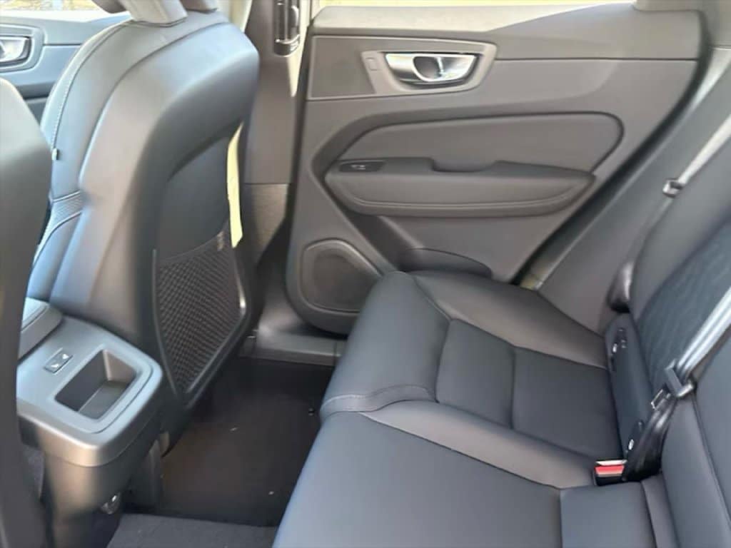 2026 Volvo XC60 Plus - Photo 7