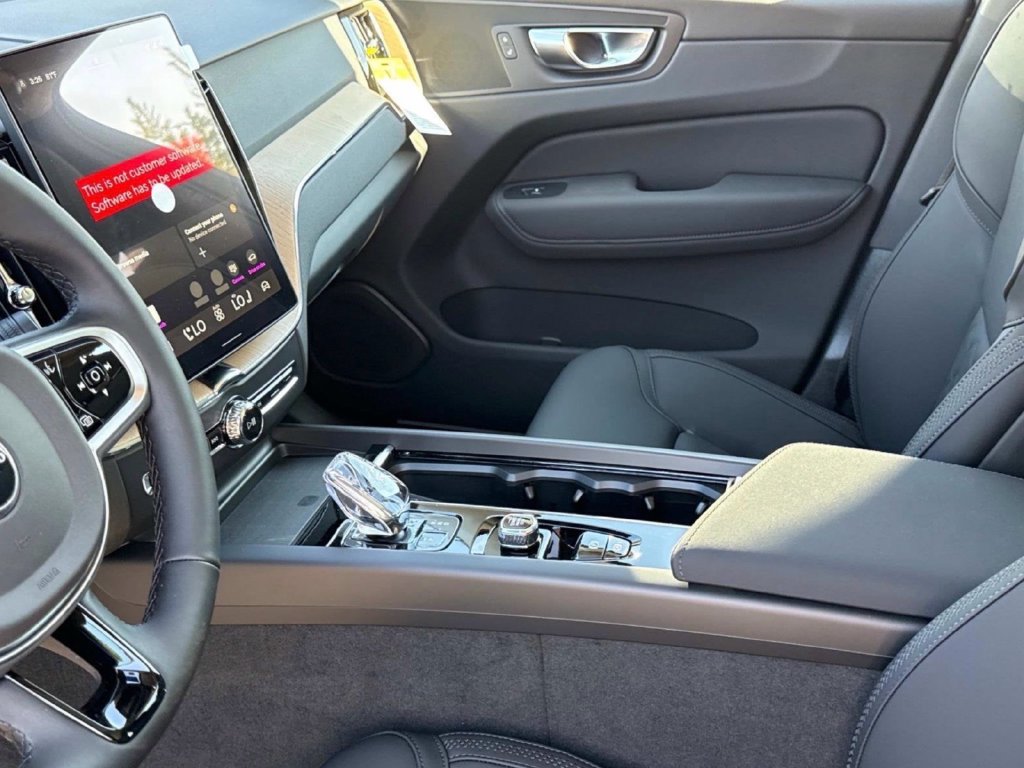2026 Volvo XC60 Plus - Photo 16
