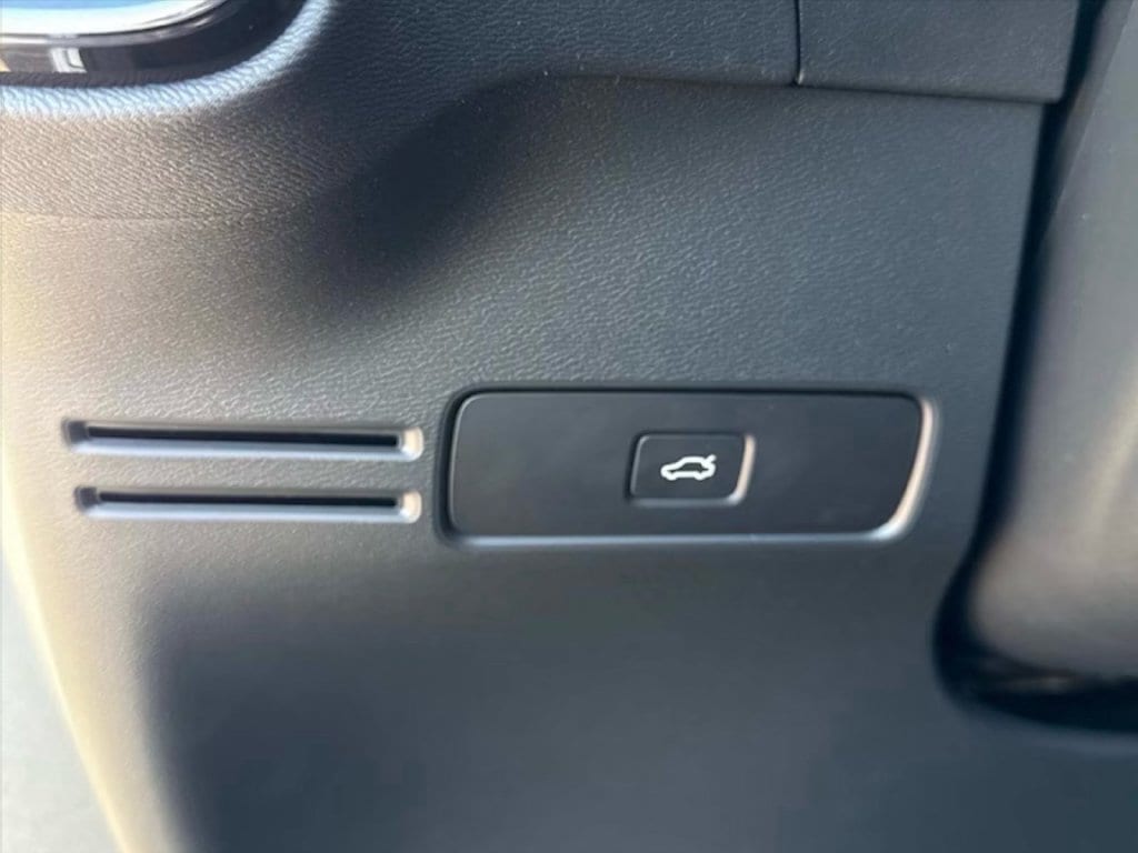 2026 Volvo XC40 Ultra - Photo 28