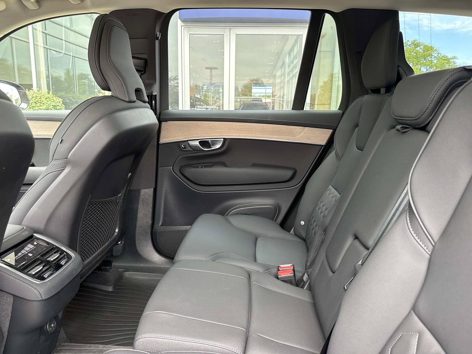 2026 Volvo XC90 Plus - Photo 16
