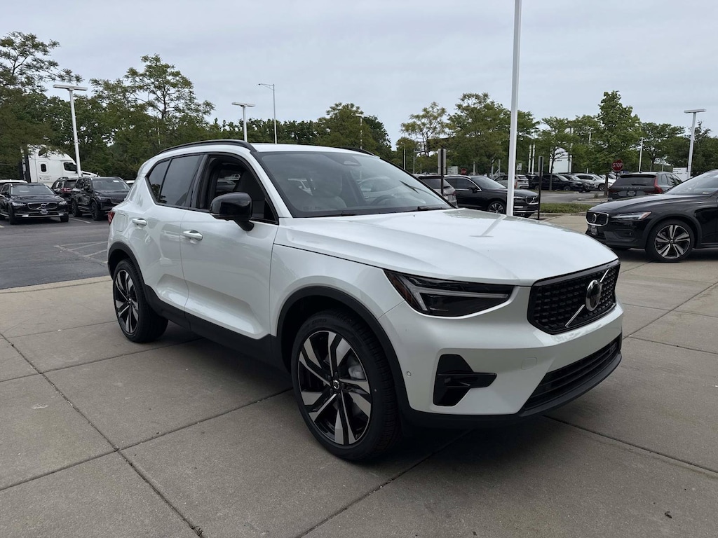 New 2026 Volvo XC40 B5 Ultra SUV