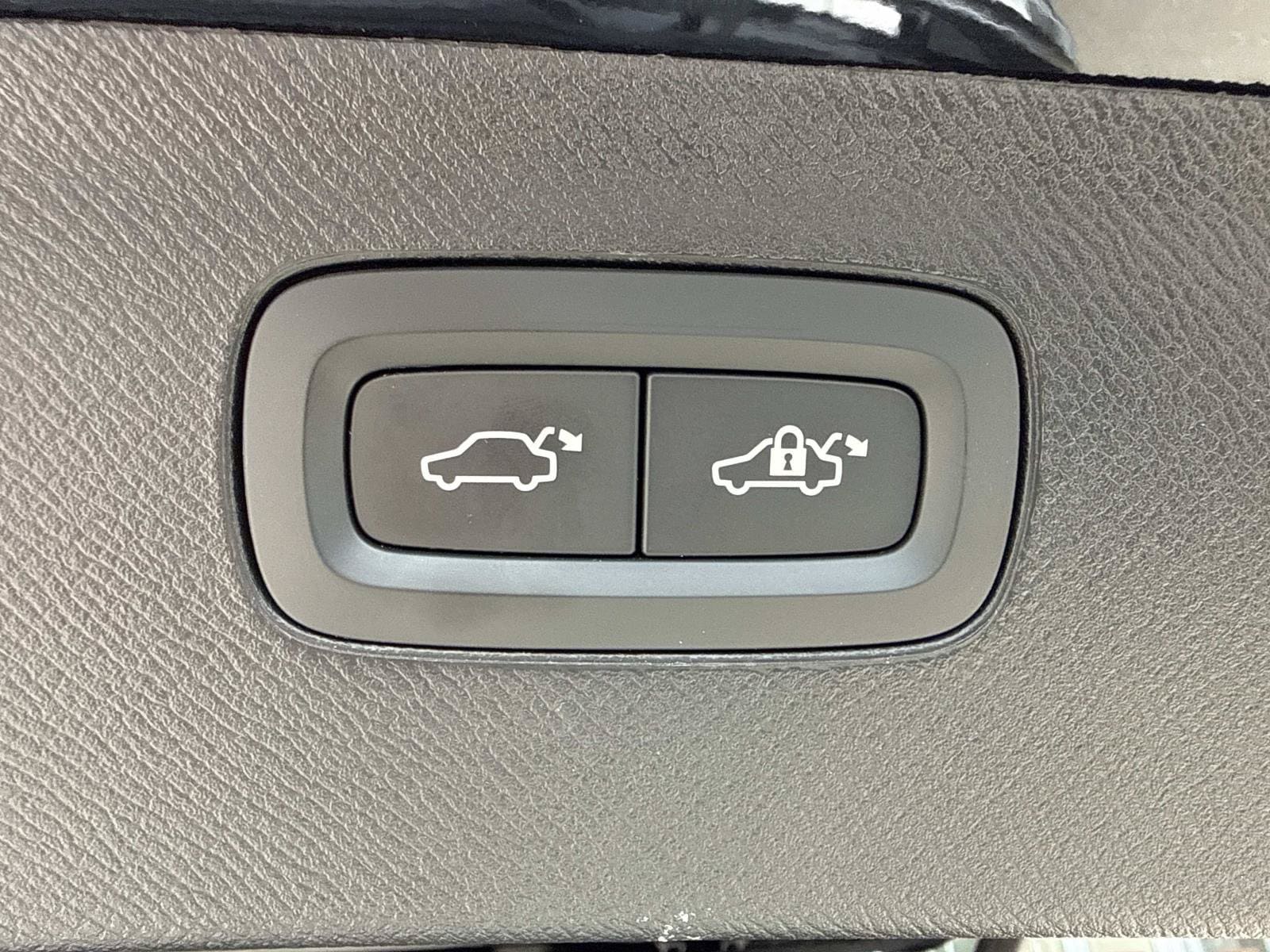 2026 Volvo XC90 Plus - Photo 11