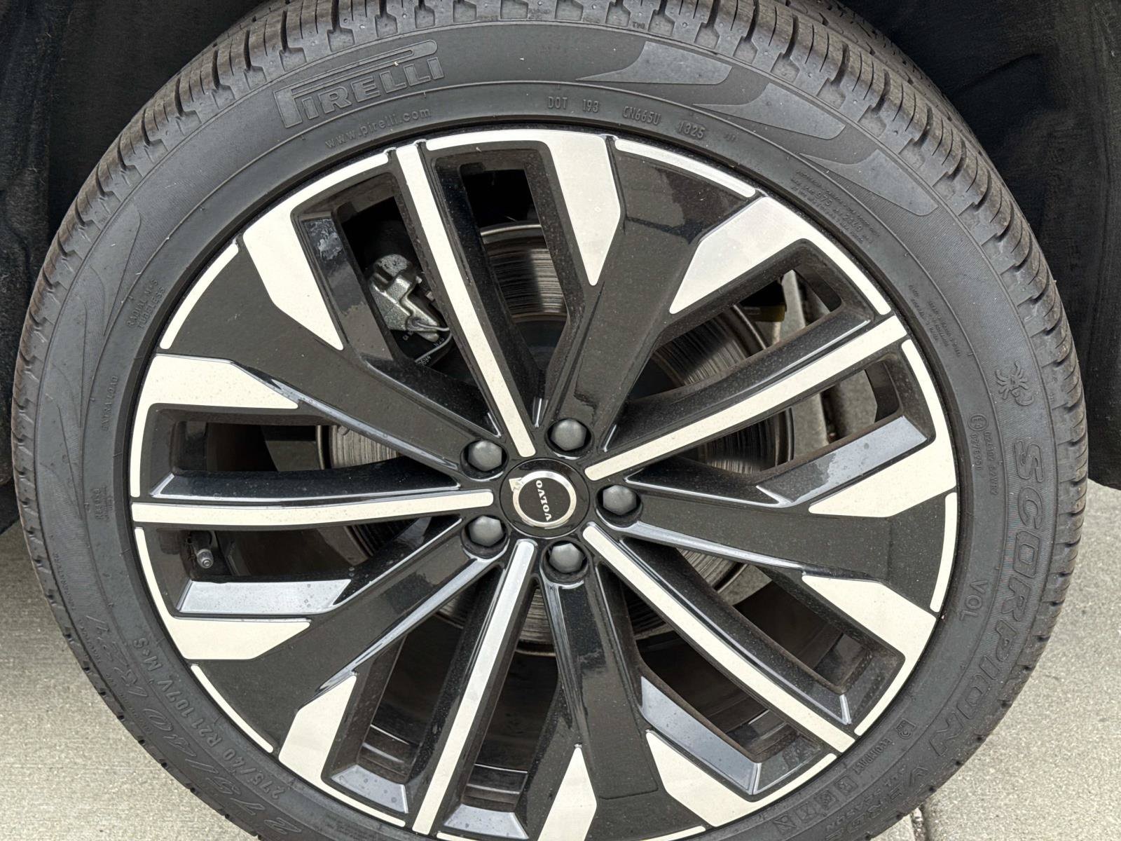 2026 Volvo XC90 Plus - Photo 12