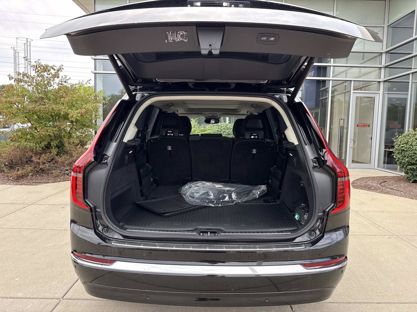 2026 Volvo XC90 Plus - Photo 9