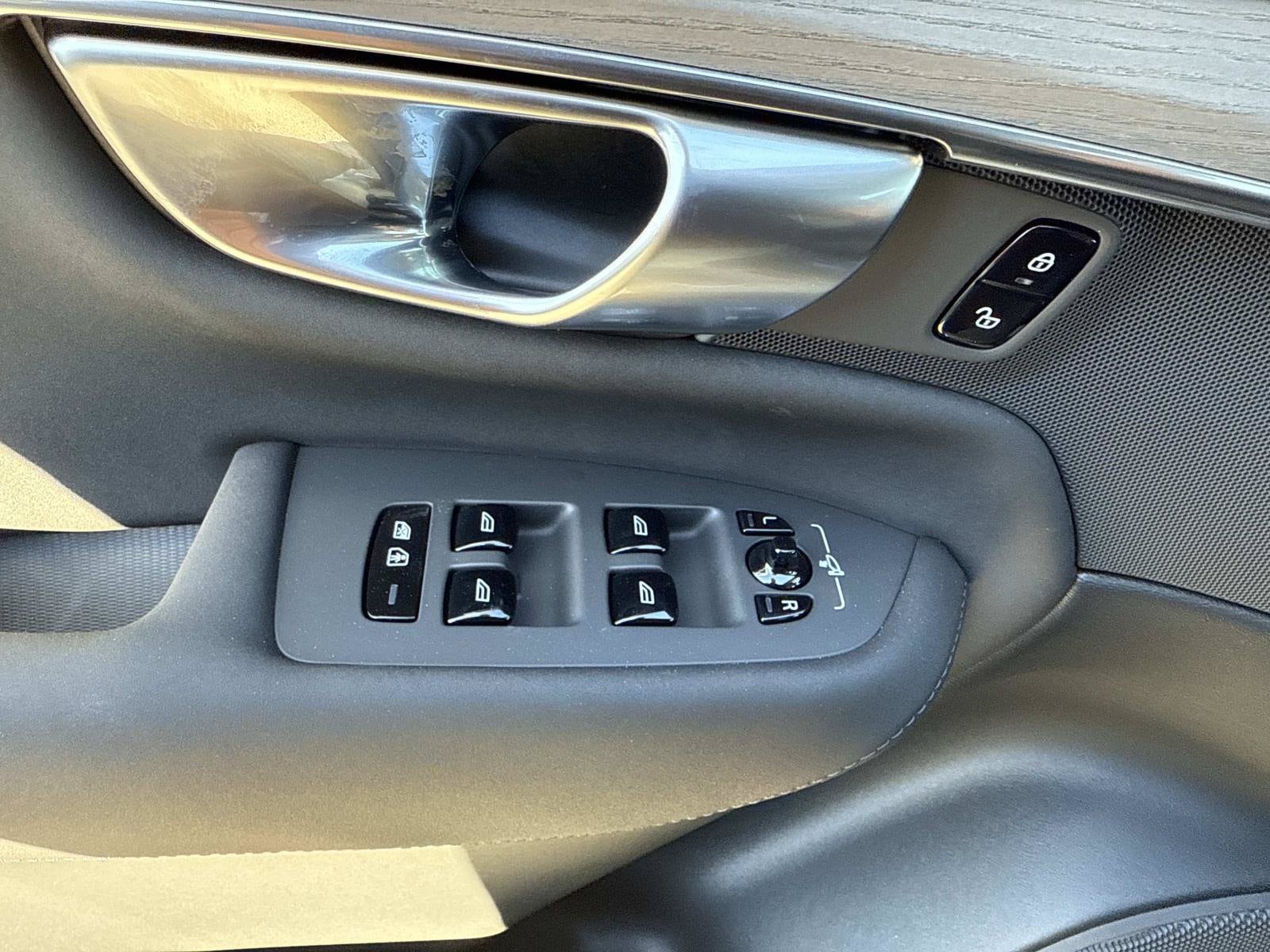 2026 Volvo XC90 Plus - Photo 22