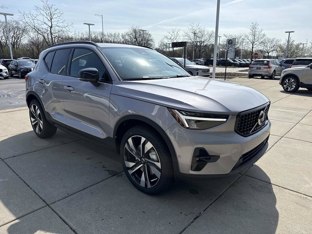 New 2026 Volvo XC40 B5 Plus SUV