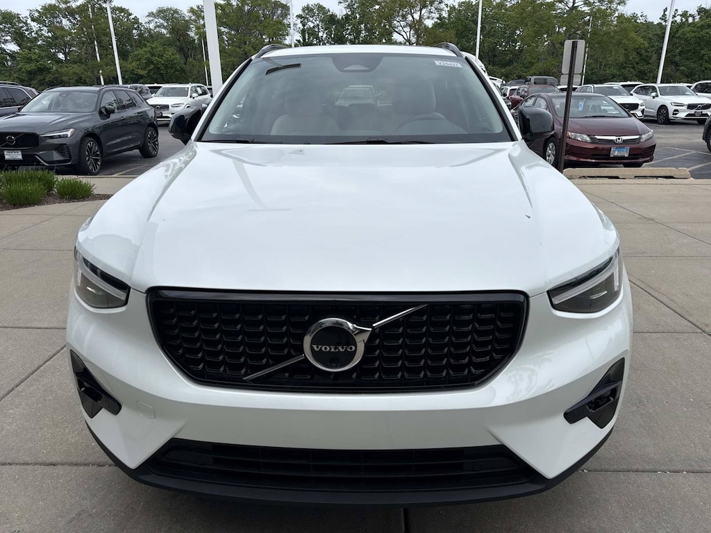 New 2026 Volvo XC40 B5 Ultra SUV