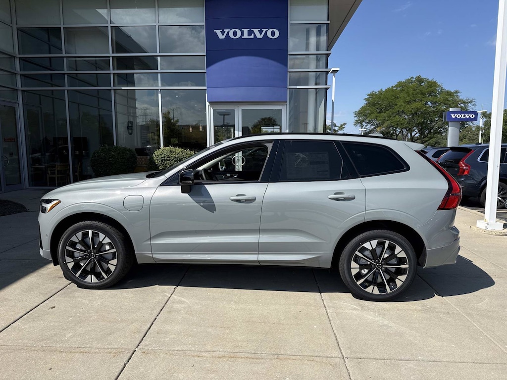 New 2026 Volvo XC60 plug-in hybrid T8 Plus SUV