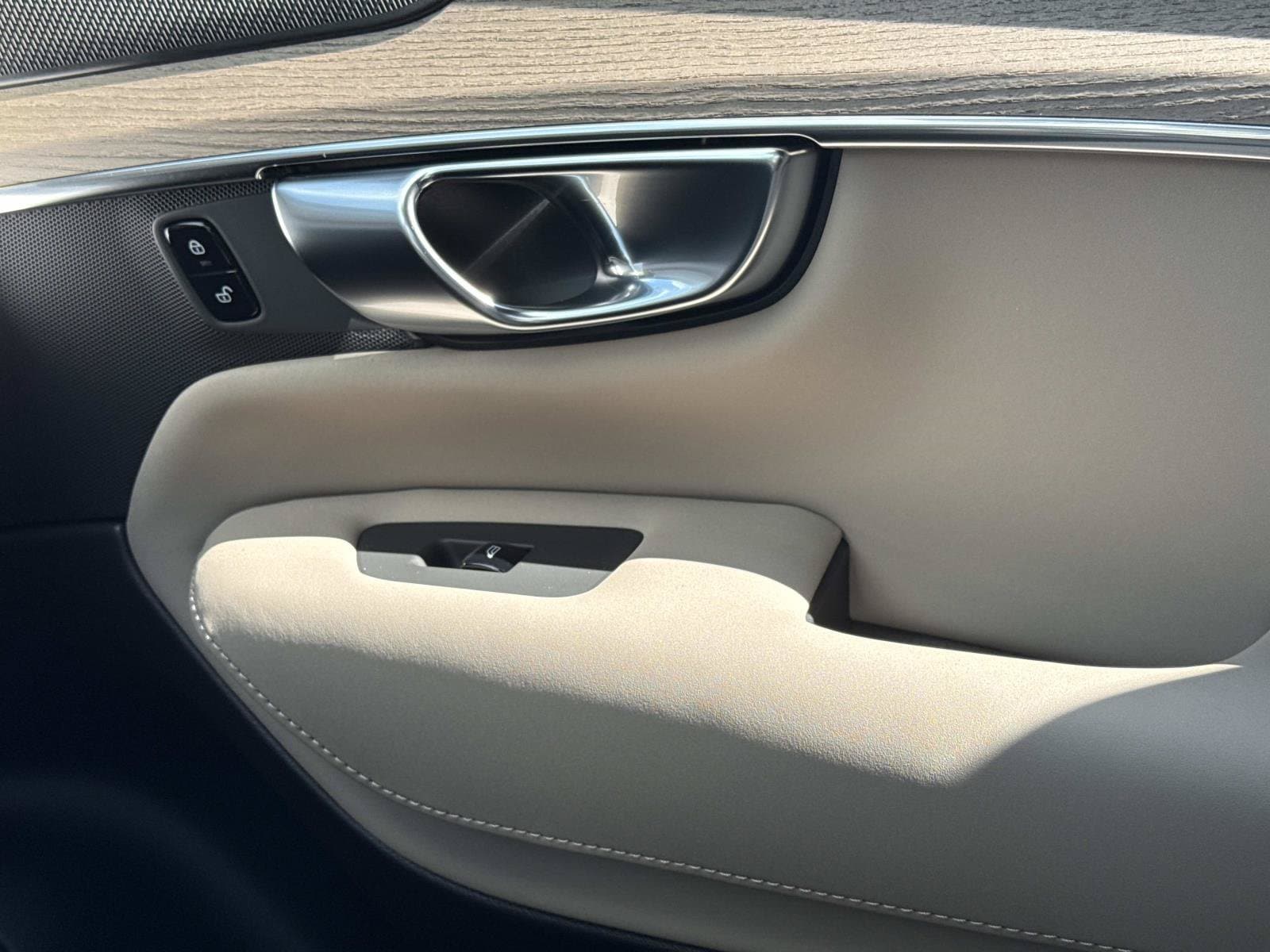 2026 Volvo XC90 Plus - Photo 25