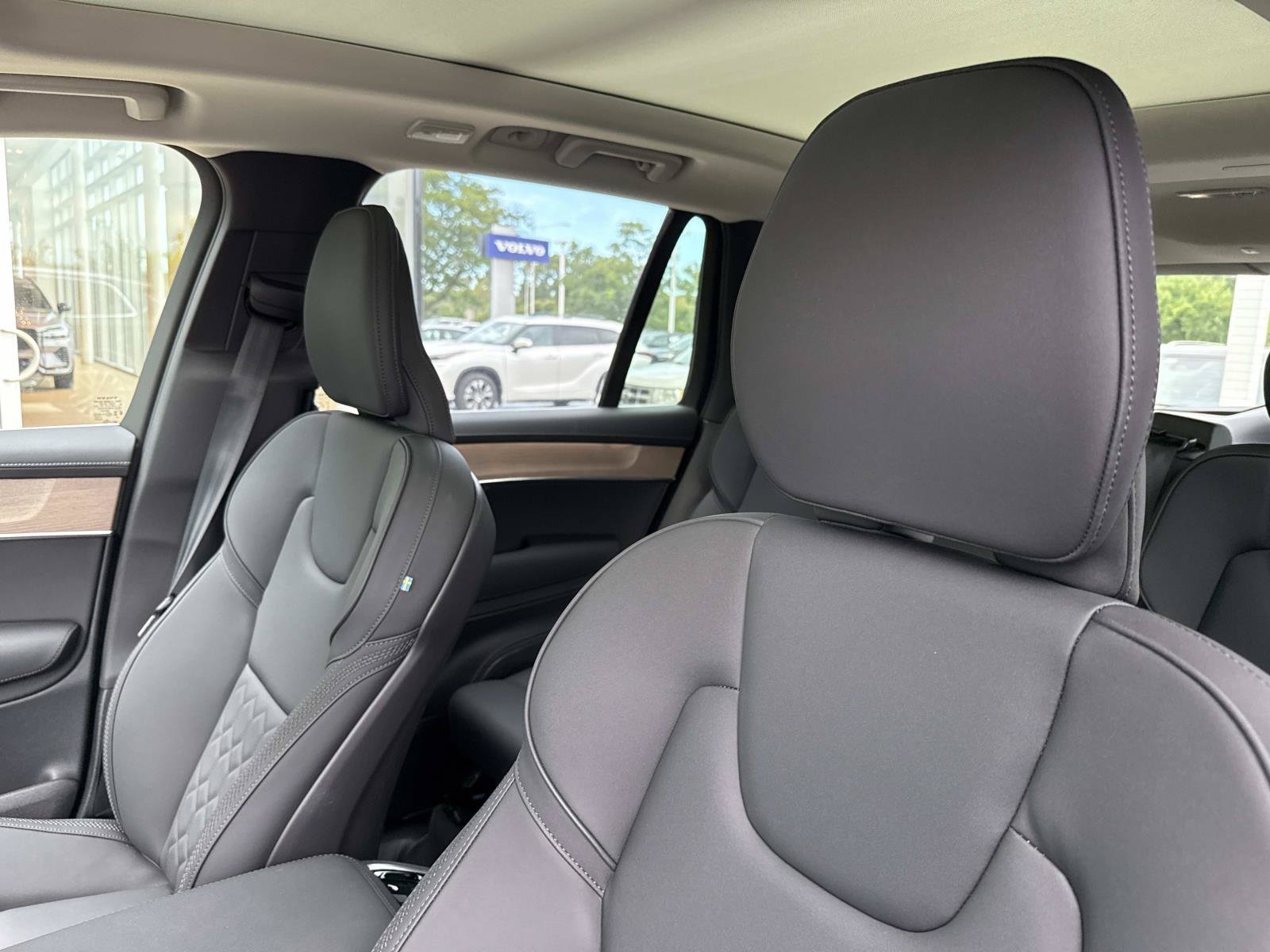 2026 Volvo XC90 Plus - Photo 25