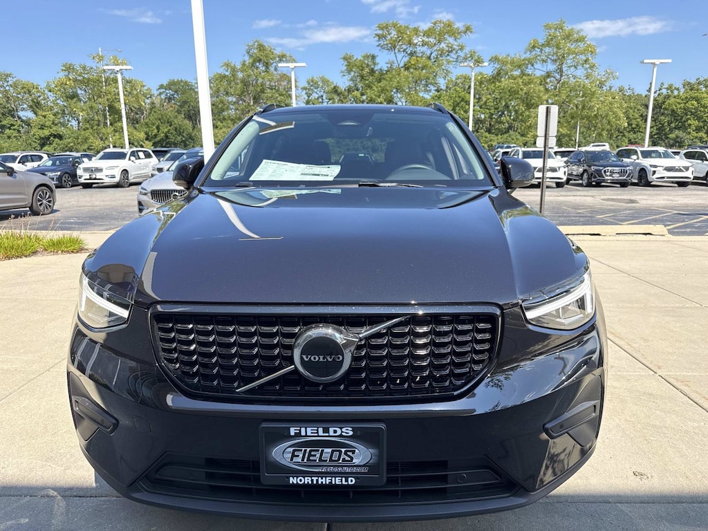 New 2026 Volvo XC40 B5 Core SUV