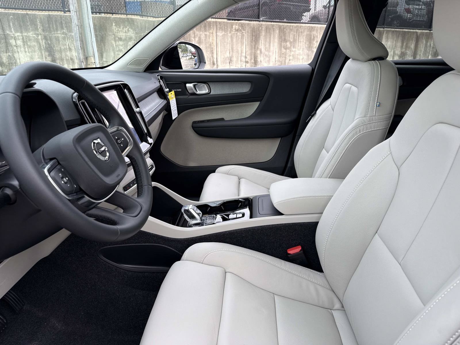 2026 Volvo XC40 Ultra - Photo 22