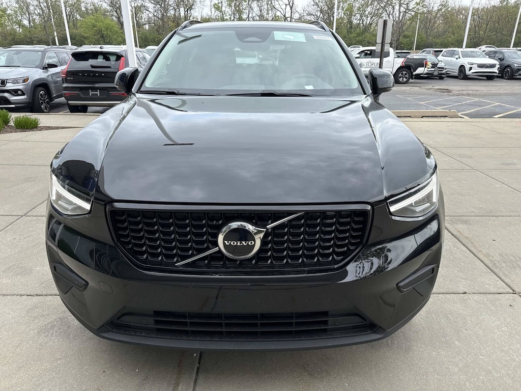 New 2026 Volvo XC40 B5 Core SUV
