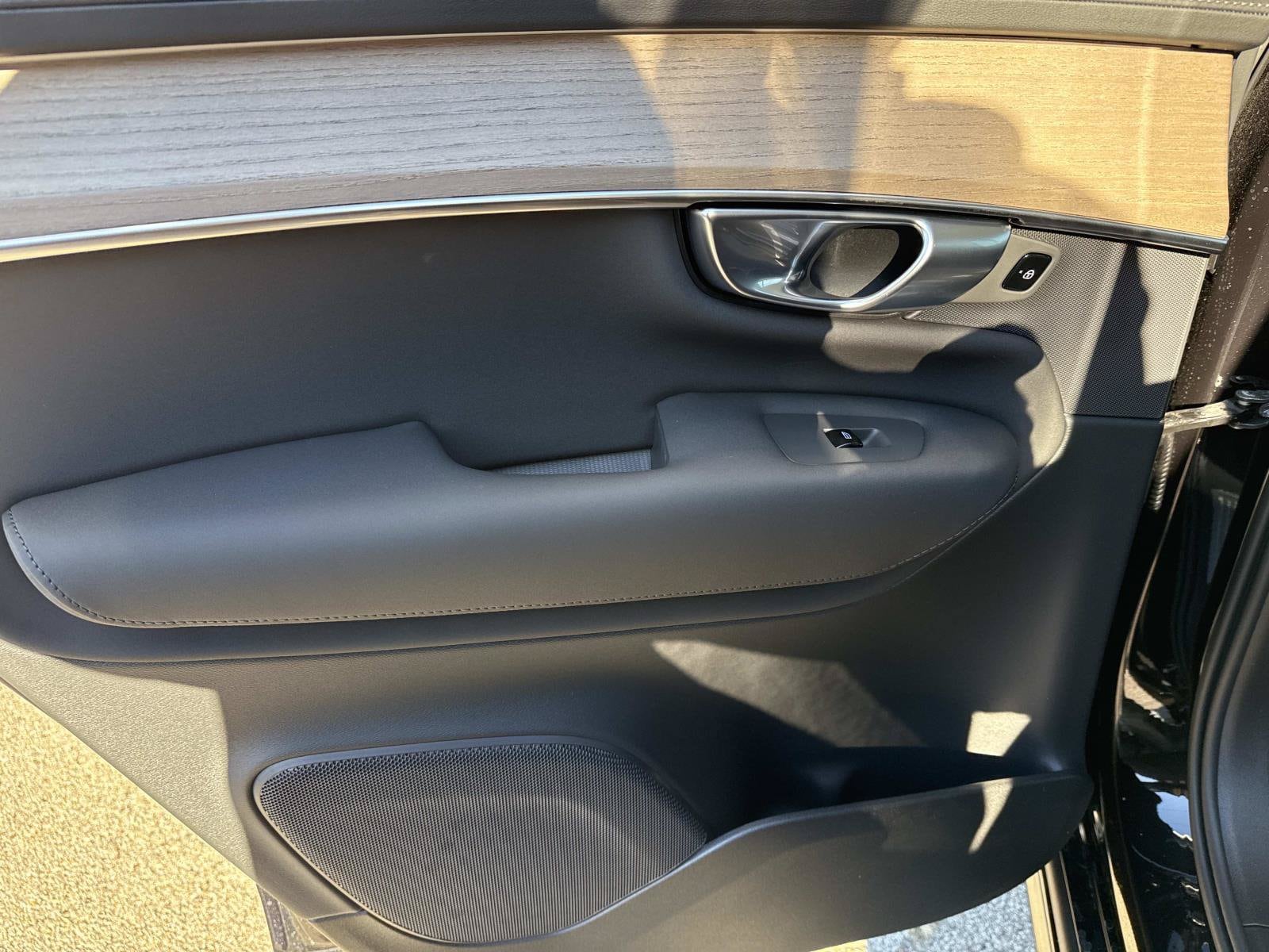 2026 Volvo XC90 Plus - Photo 12