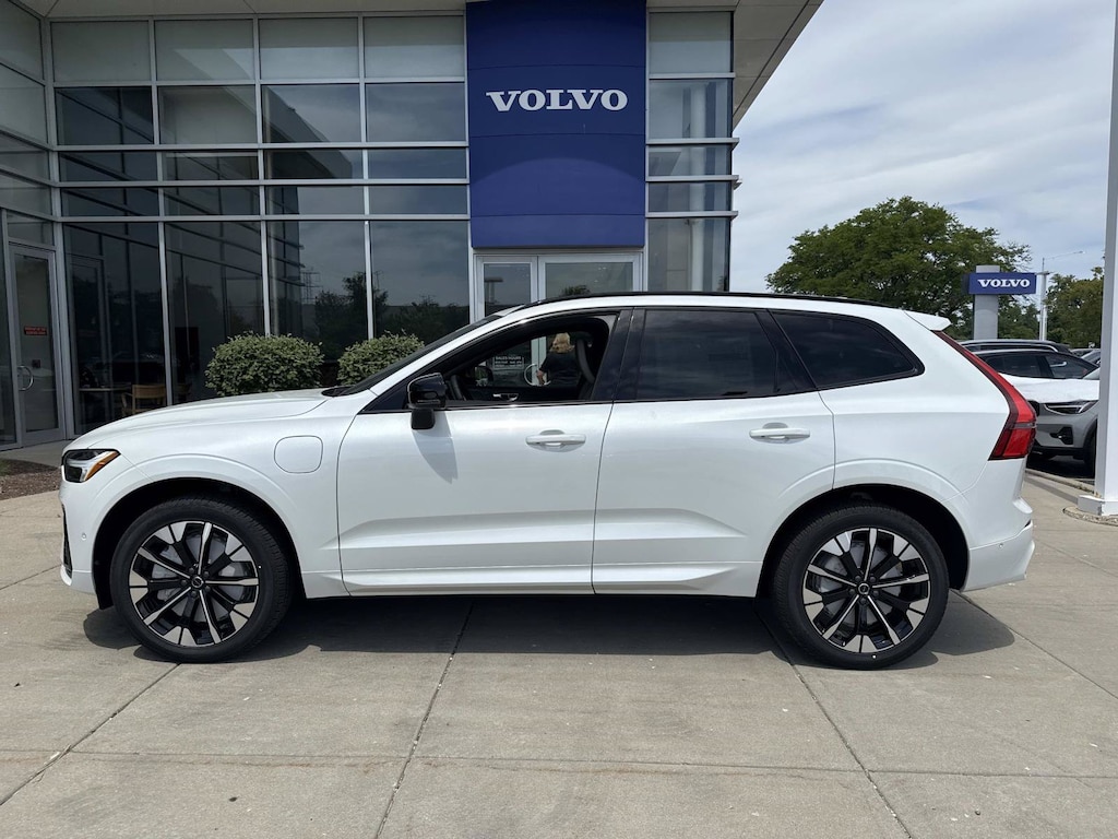 New 2026 Volvo XC60 plug-in hybrid T8 Plus SUV