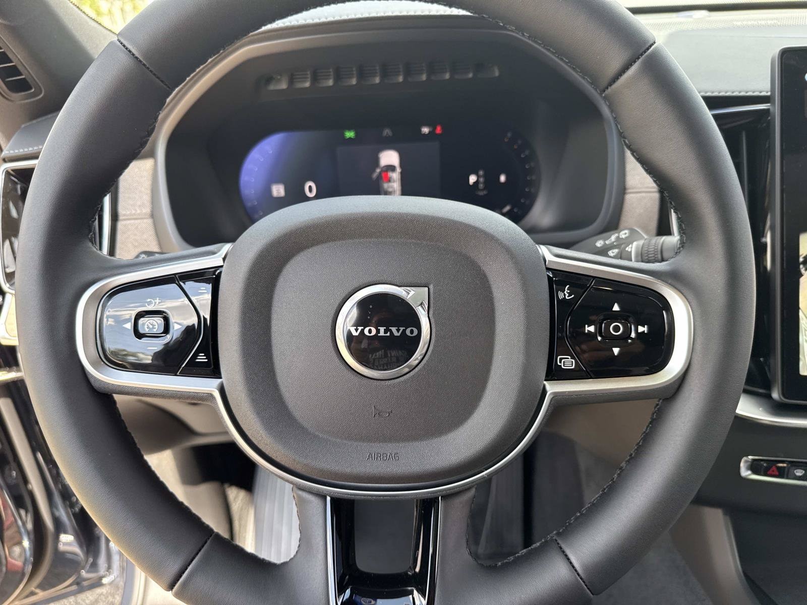 2026 Volvo XC90 Plus - Photo 31