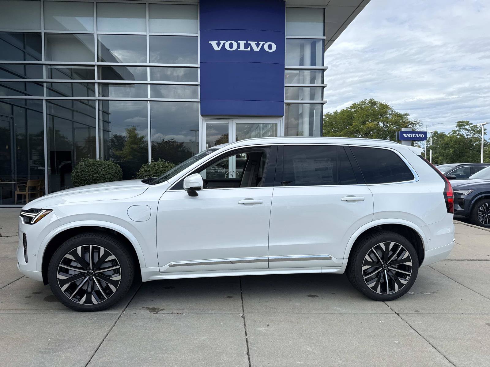 New 2026 Volvo XC90 plug-in hybrid T8 Ultra 7-Seater SUV