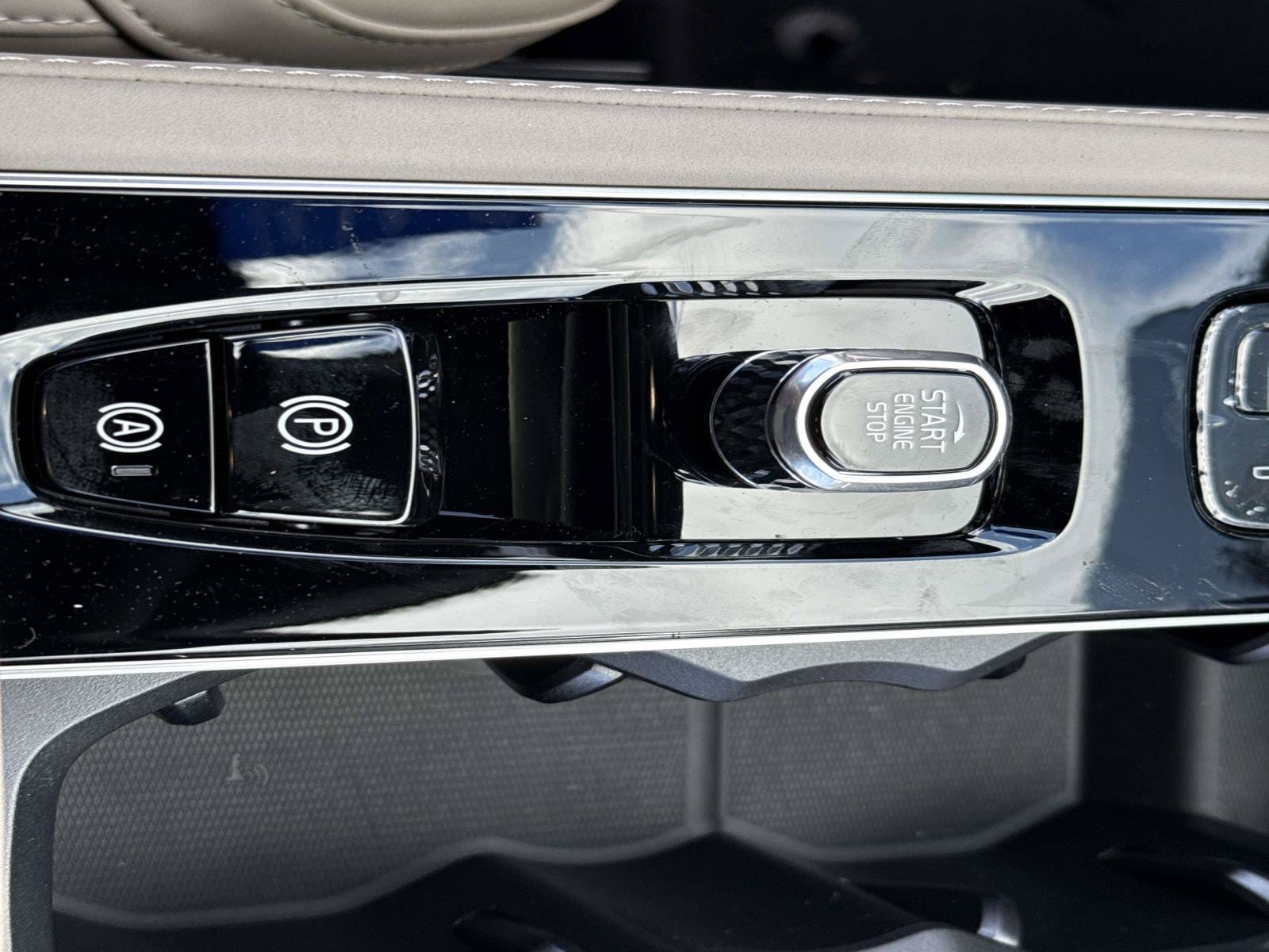 2026 Volvo XC90 Plus - Photo 29