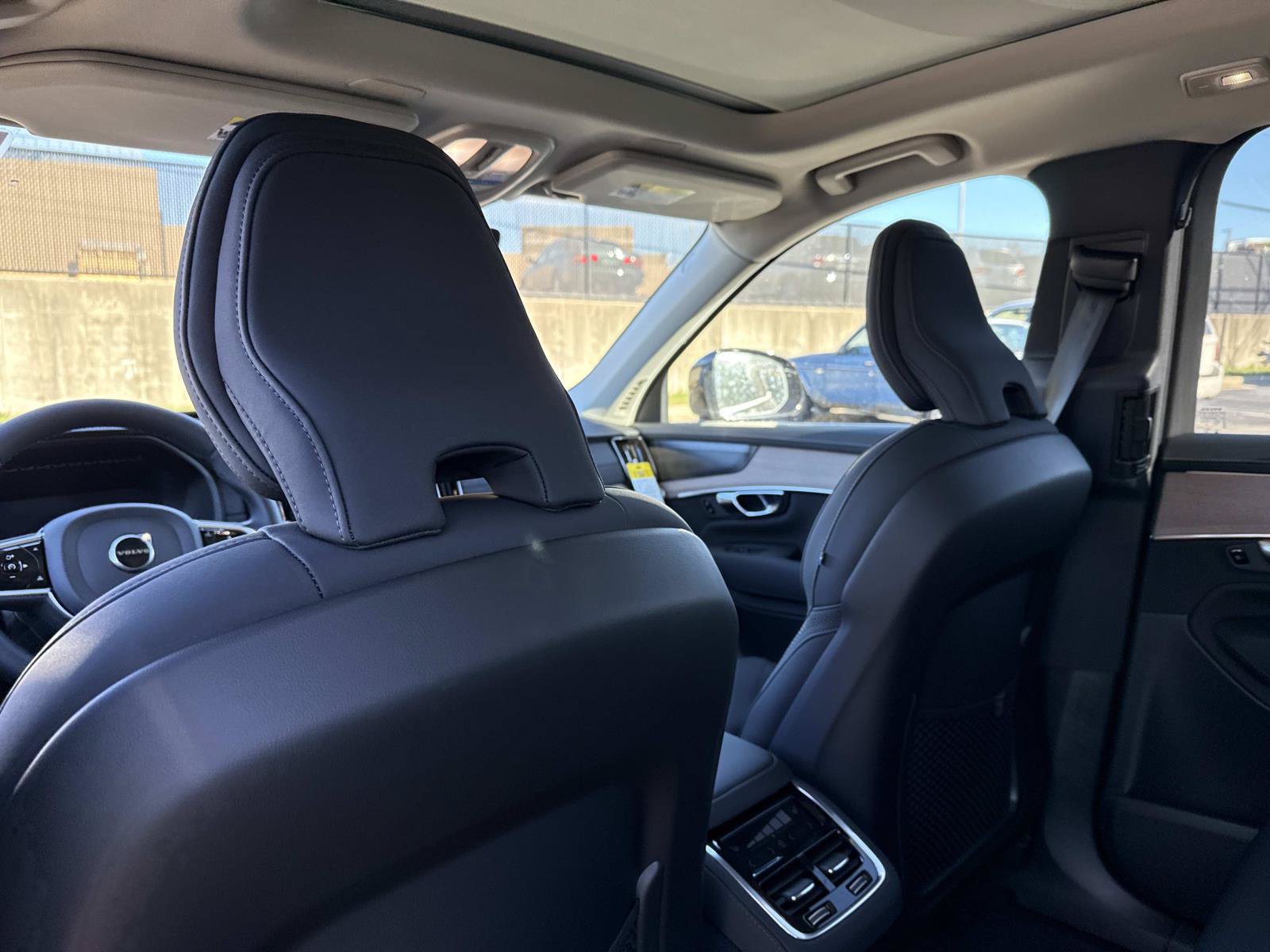 2026 Volvo XC90 Plus - Photo 16