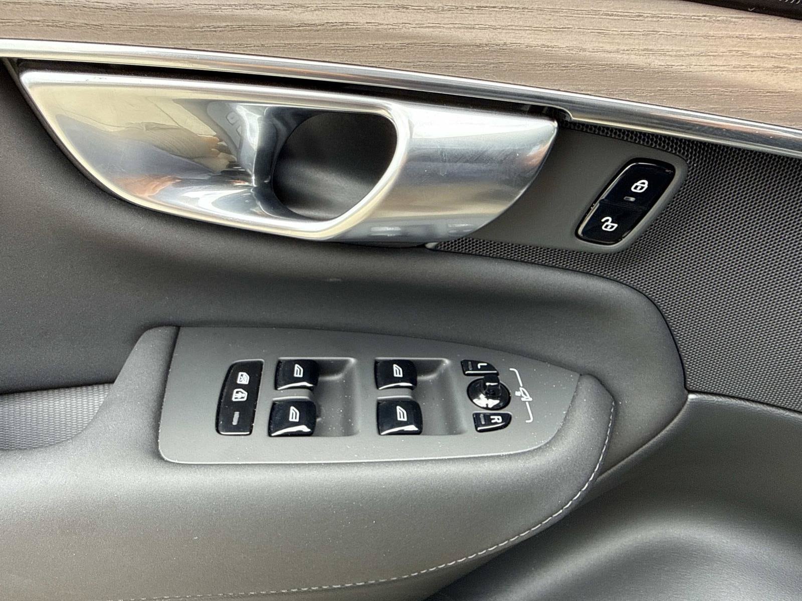 2026 Volvo XC90 Plus - Photo 23