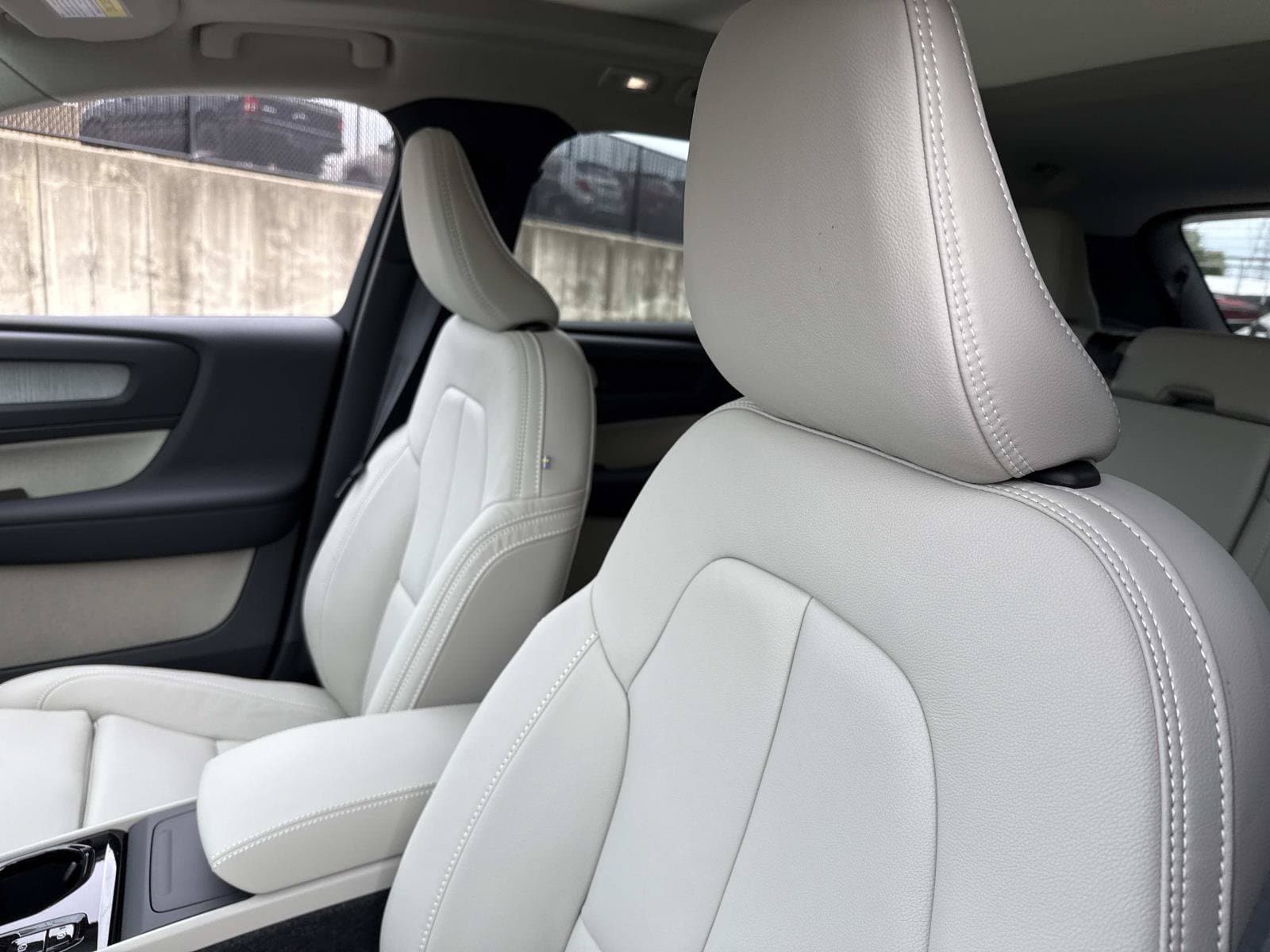 2026 Volvo XC40 Ultra - Photo 21
