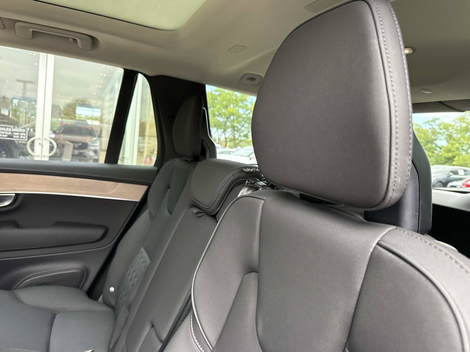 2026 Volvo XC90 Plus - Photo 17