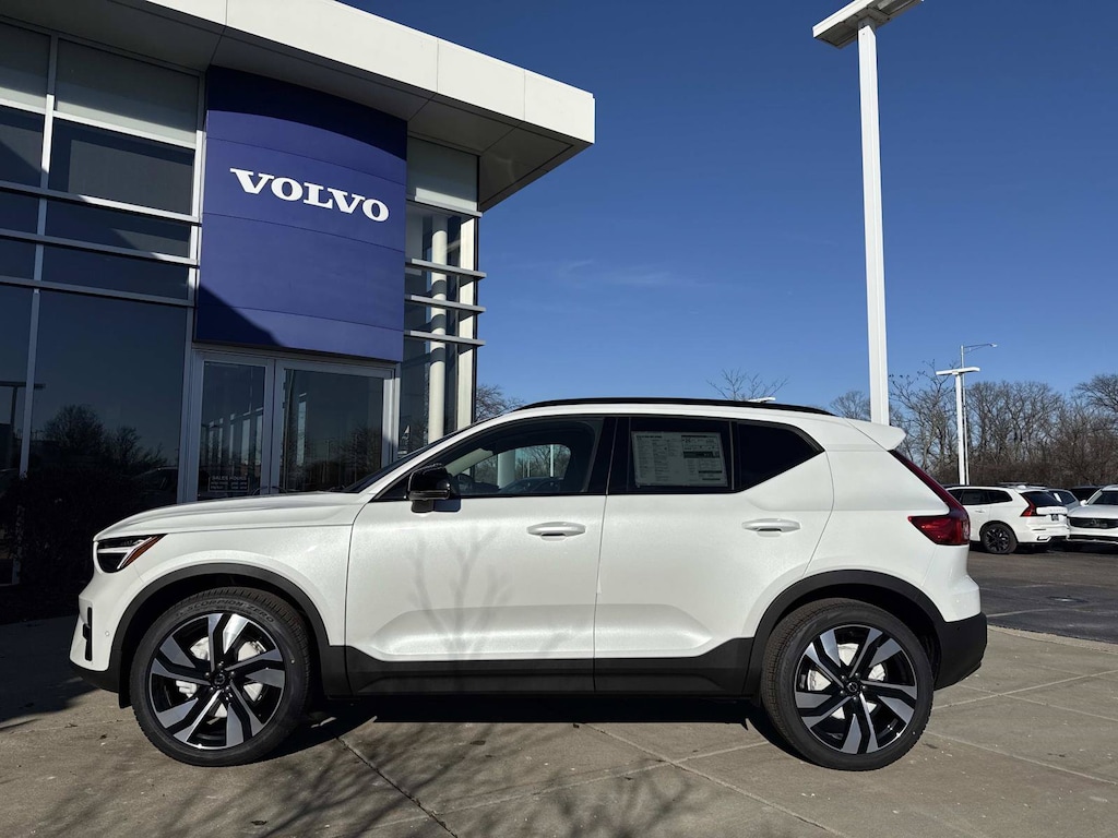 New 2026 Volvo XC40 B5 Ultra SUV