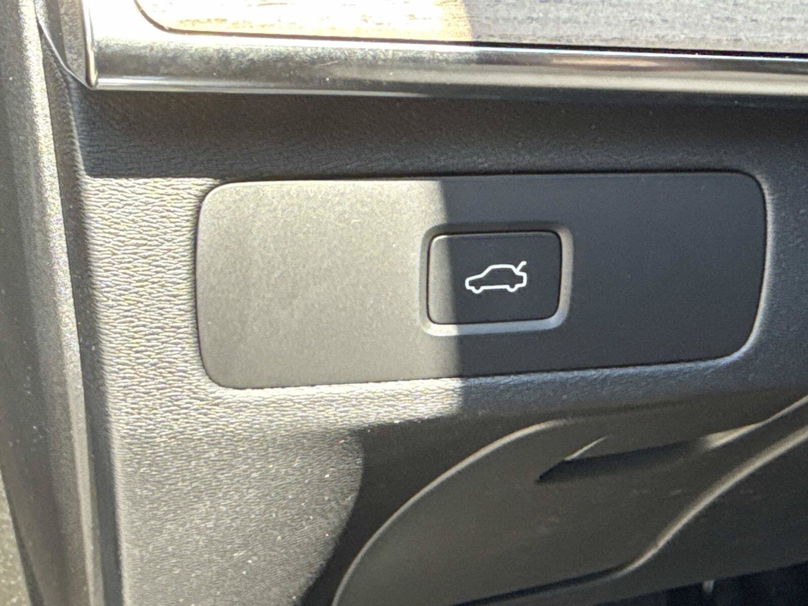 2026 Volvo XC90 Plus - Photo 24