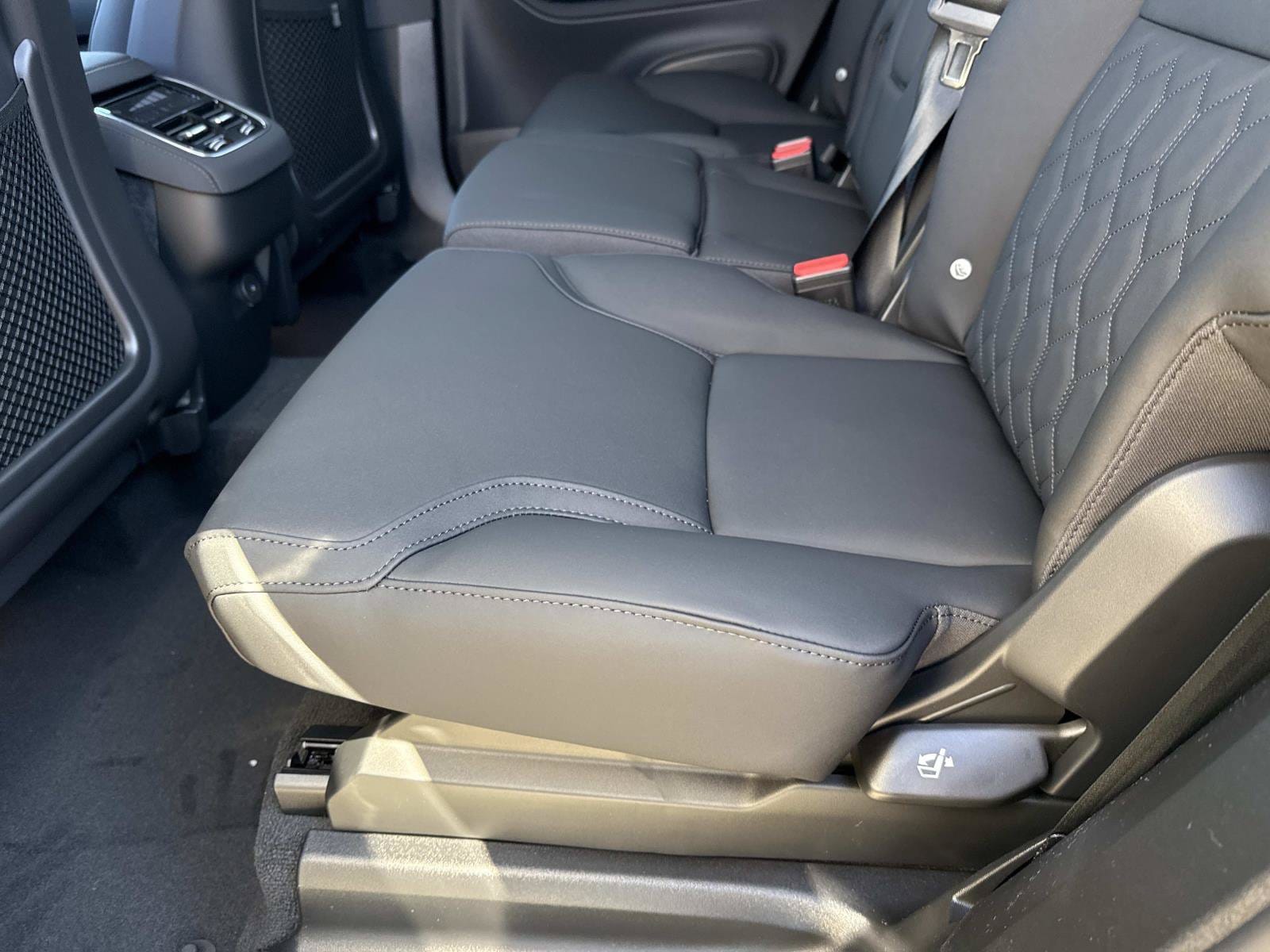 2026 Volvo XC90 Plus - Photo 13