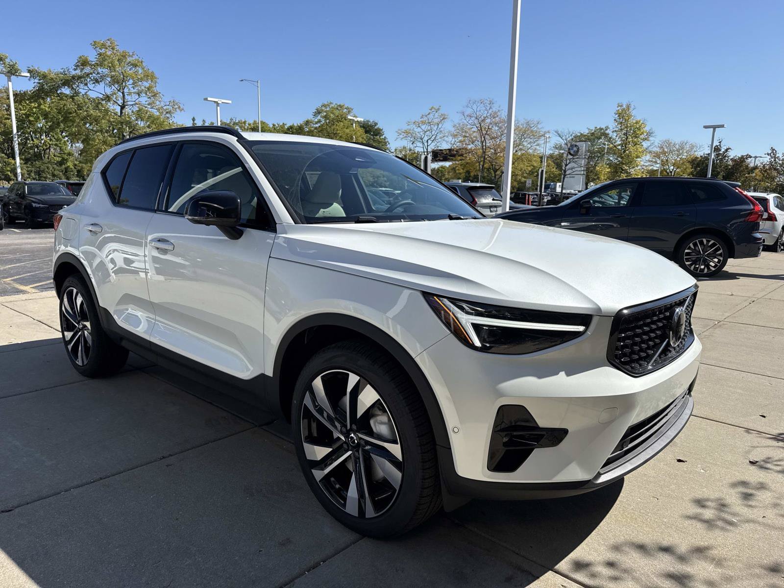 New 2026 Volvo XC40 B5 Ultra SUV