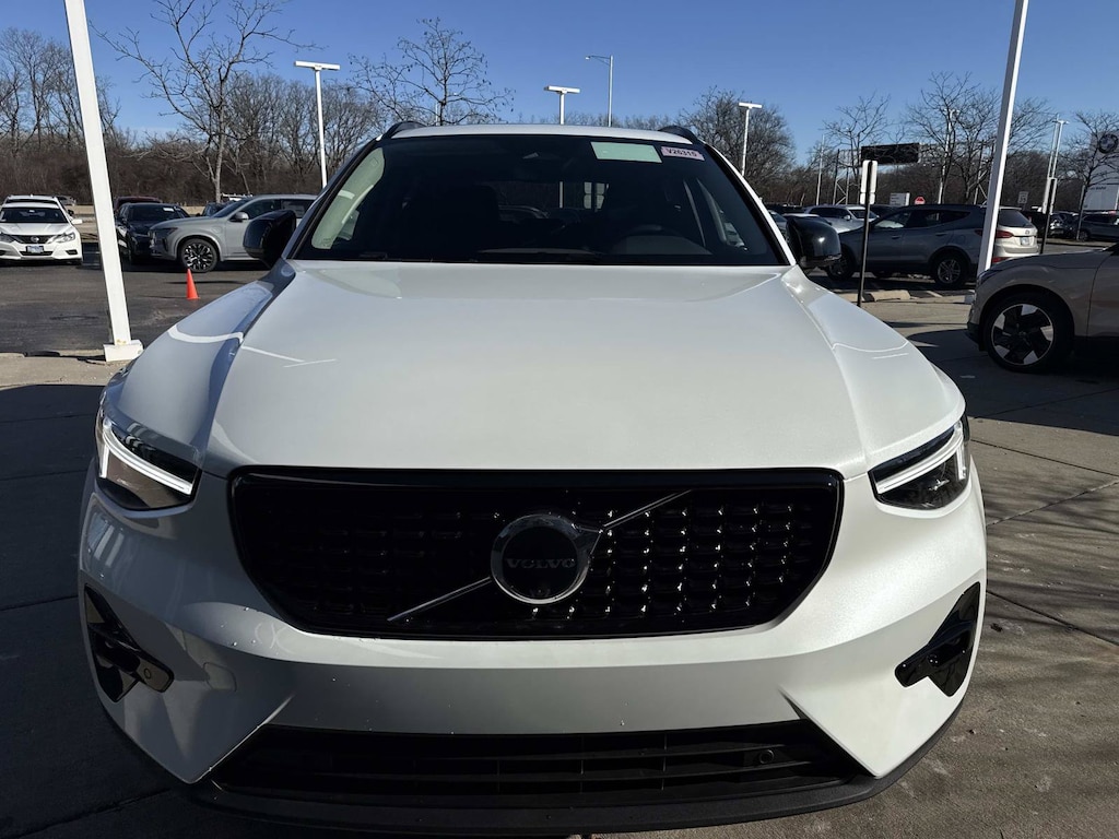 New 2026 Volvo XC40 B5 Ultra SUV