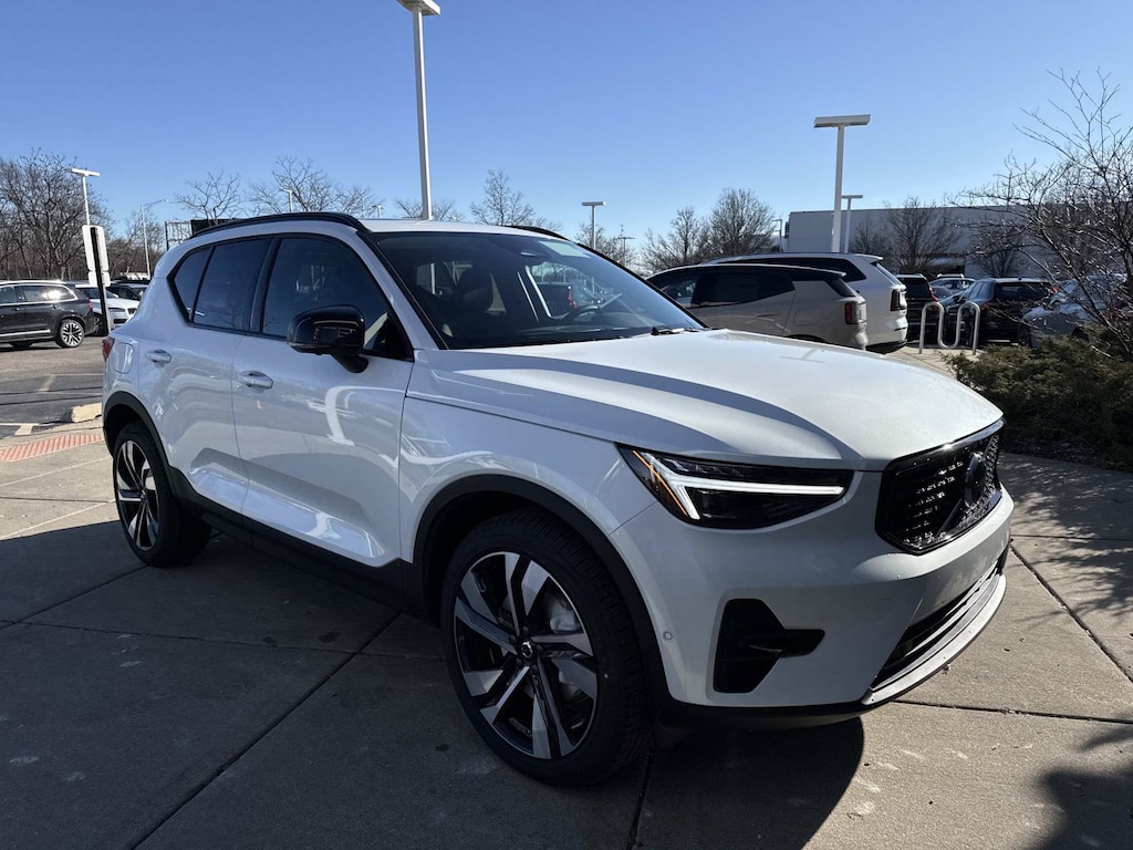 New 2026 Volvo XC40 B5 Ultra SUV