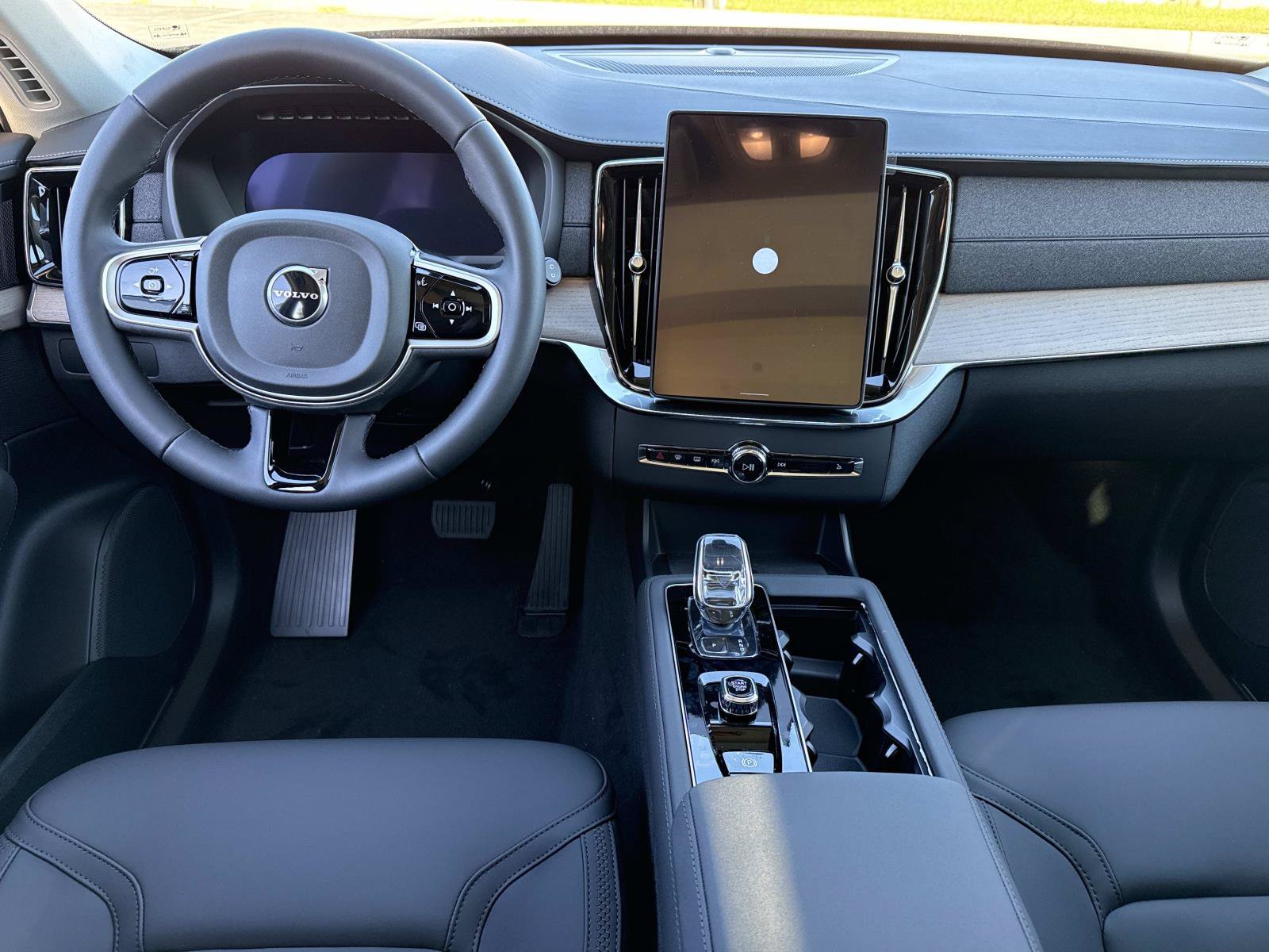 2026 Volvo XC90 Plus - Photo 17