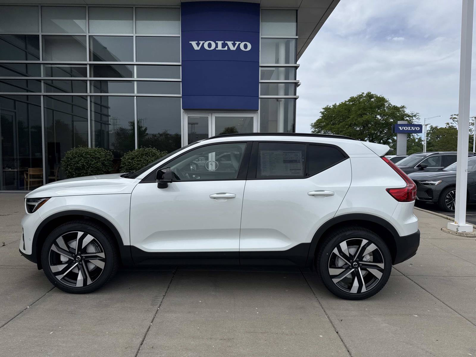 New 2026 Volvo XC40 B5 Ultra SUV